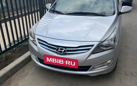 Hyundai Solaris II рестайлинг, 2015 год, 690 000 рублей, 3 фотография