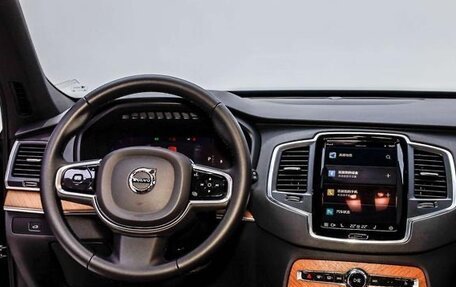 Volvo XC90 II рестайлинг, 2022 год, 5 580 000 рублей, 10 фотография