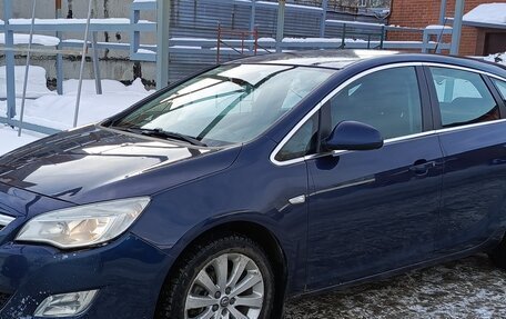 Opel Astra J, 2011 год, 590 000 рублей, 1 фотография