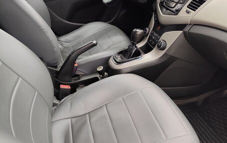 Chevrolet Cruze II, 2010 год, 529 000 рублей, 9 фотография