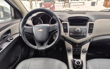 Chevrolet Cruze II, 2010 год, 529 000 рублей, 7 фотография