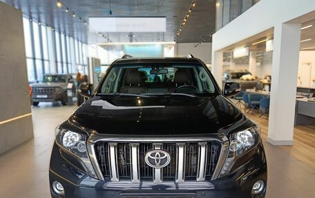 Toyota Land Cruiser Prado 150 рестайлинг 2, 2017 год, 4 300 000 рублей, 2 фотография