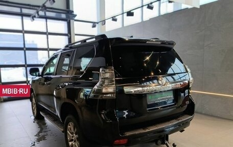 Toyota Land Cruiser Prado 150 рестайлинг 2, 2017 год, 4 300 000 рублей, 6 фотография