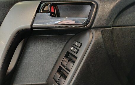 Toyota Land Cruiser Prado 150 рестайлинг 2, 2017 год, 4 300 000 рублей, 17 фотография