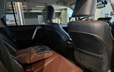 Toyota Land Cruiser Prado 150 рестайлинг 2, 2017 год, 4 300 000 рублей, 9 фотография