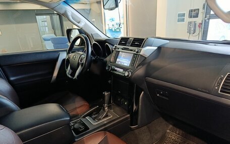 Toyota Land Cruiser Prado 150 рестайлинг 2, 2017 год, 4 300 000 рублей, 8 фотография