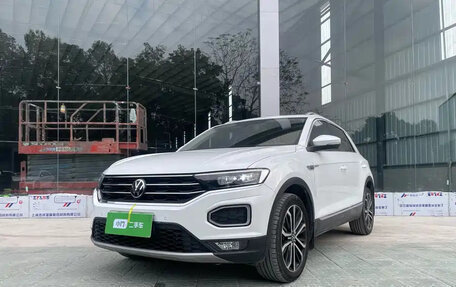 Volkswagen T-Roc I, 2023 год, 1 430 777 рублей, 2 фотография