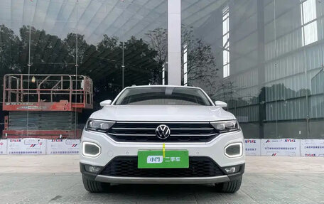 Volkswagen T-Roc I, 2023 год, 1 430 777 рублей, 3 фотография