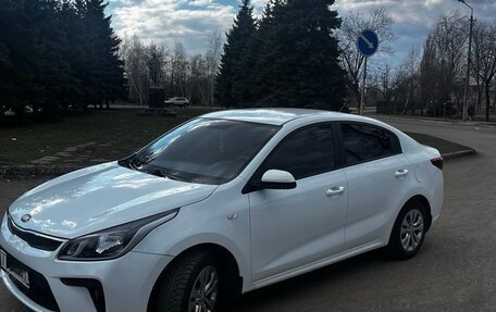 KIA Rio IV, 2018 год, 1 200 000 рублей, 3 фотография