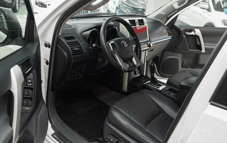 Toyota Land Cruiser Prado 150 рестайлинг 2, 2012 год, 2 690 000 рублей, 6 фотография