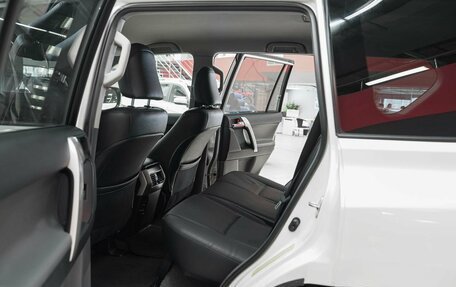 Toyota Land Cruiser Prado 150 рестайлинг 2, 2012 год, 2 690 000 рублей, 7 фотография