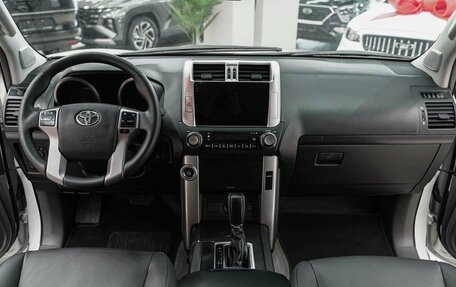 Toyota Land Cruiser Prado 150 рестайлинг 2, 2012 год, 2 690 000 рублей, 10 фотография