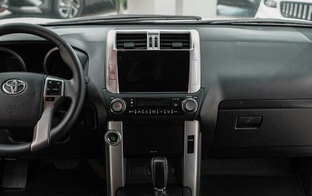 Toyota Land Cruiser Prado 150 рестайлинг 2, 2012 год, 2 690 000 рублей, 11 фотография