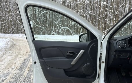 Renault Logan II, 2019 год, 710 000 рублей, 18 фотография