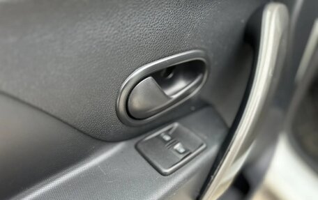 Renault Logan II, 2019 год, 710 000 рублей, 23 фотография