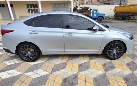 Hyundai Solaris II рестайлинг, 2017 год, 860 000 рублей, 2 фотография