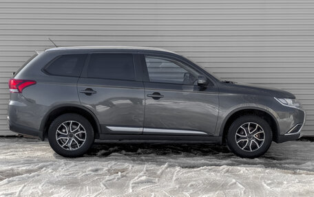 Mitsubishi Outlander III рестайлинг 3, 2015 год, 1 650 000 рублей, 4 фотография