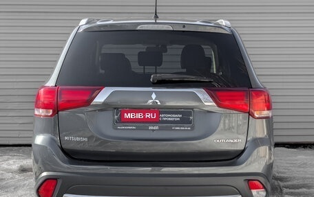 Mitsubishi Outlander III рестайлинг 3, 2015 год, 1 650 000 рублей, 6 фотография