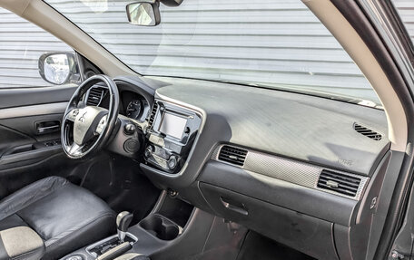 Mitsubishi Outlander III рестайлинг 3, 2015 год, 1 650 000 рублей, 11 фотография