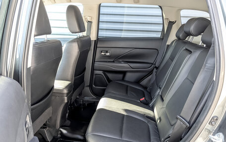 Mitsubishi Outlander III рестайлинг 3, 2015 год, 1 650 000 рублей, 12 фотография