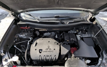 Mitsubishi Outlander III рестайлинг 3, 2015 год, 1 650 000 рублей, 9 фотография