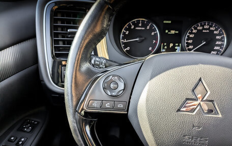 Mitsubishi Outlander III рестайлинг 3, 2015 год, 1 650 000 рублей, 28 фотография