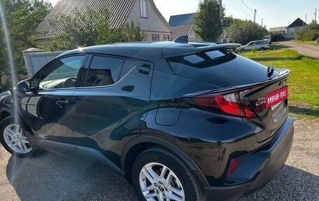 Toyota C-HR I рестайлинг, 2020 год, 2 750 000 рублей, 7 фотография
