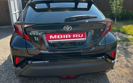 Toyota C-HR I рестайлинг, 2020 год, 2 750 000 рублей, 3 фотография