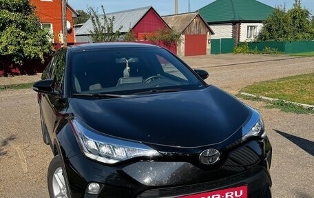 Toyota C-HR I рестайлинг, 2020 год, 2 750 000 рублей, 2 фотография