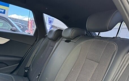 Audi A4, 2017 год, 1 640 000 рублей, 10 фотография