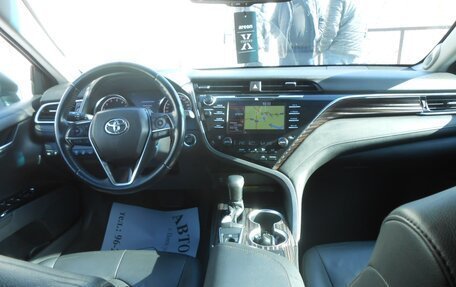 Toyota Camry, 2019 год, 2 650 000 рублей, 10 фотография