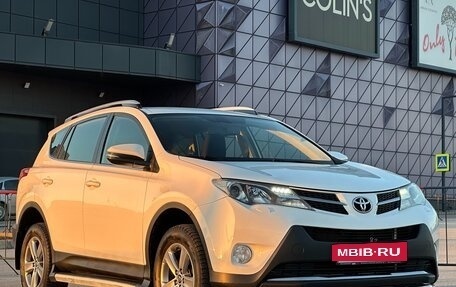 Toyota RAV4, 2015 год, 2 097 000 рублей, 2 фотография