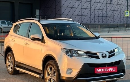 Toyota RAV4, 2015 год, 2 097 000 рублей, 3 фотография