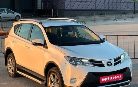 Toyota RAV4, 2015 год, 2 097 000 рублей, 4 фотография