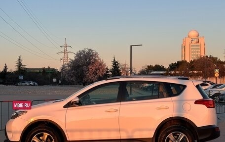 Toyota RAV4, 2015 год, 2 097 000 рублей, 15 фотография