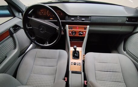 Mercedes-Benz E-Класс, 1995 год, 250 000 рублей, 1 фотография