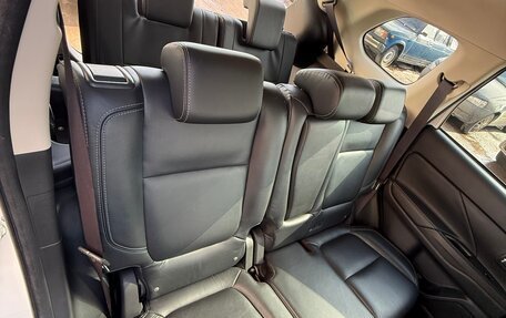 Mitsubishi Outlander III рестайлинг 3, 2019 год, 3 000 000 рублей, 2 фотография