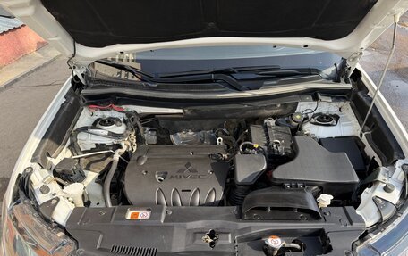 Mitsubishi Outlander III рестайлинг 3, 2019 год, 3 000 000 рублей, 3 фотография