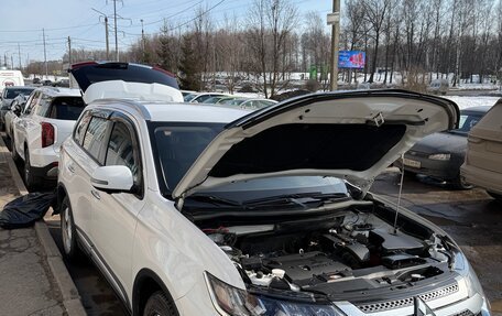 Mitsubishi Outlander III рестайлинг 3, 2019 год, 3 000 000 рублей, 5 фотография