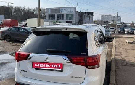 Mitsubishi Outlander III рестайлинг 3, 2019 год, 3 000 000 рублей, 7 фотография