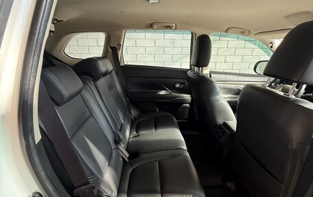 Mitsubishi Outlander III рестайлинг 3, 2019 год, 3 000 000 рублей, 12 фотография