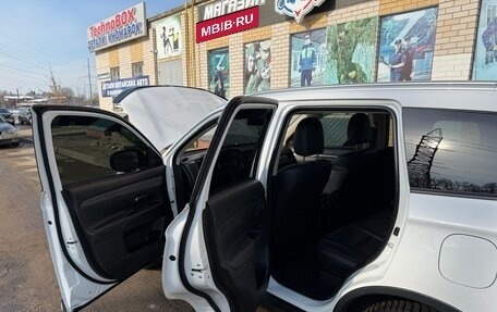 Mitsubishi Outlander III рестайлинг 3, 2019 год, 3 000 000 рублей, 8 фотография