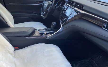 Toyota Camry, 2019 год, 2 650 000 рублей, 10 фотография