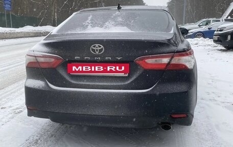 Toyota Camry, 2019 год, 2 650 000 рублей, 17 фотография