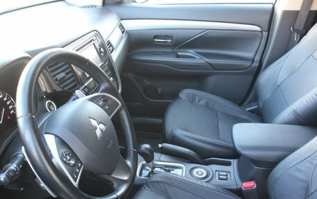 Mitsubishi Outlander III рестайлинг 3, 2014 год, 1 537 000 рублей, 10 фотография