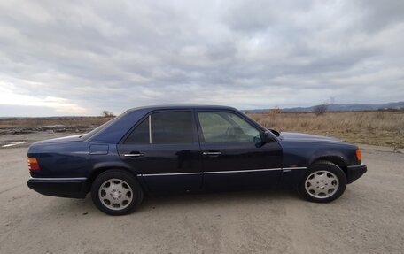 Mercedes-Benz E-Класс, 1995 год, 250 000 рублей, 4 фотография