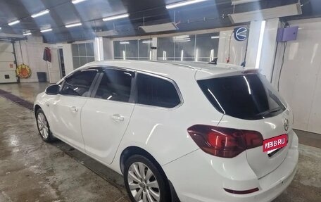 Opel Astra J, 2011 год, 395 000 рублей, 8 фотография