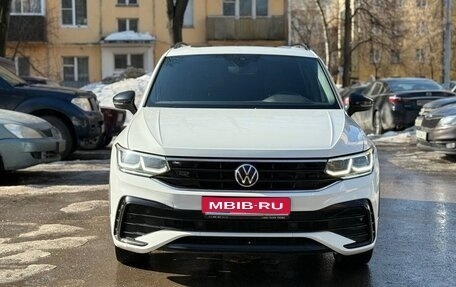 Volkswagen Tiguan II, 2021 год, 4 300 000 рублей, 1 фотография