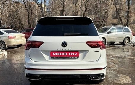 Volkswagen Tiguan II, 2021 год, 4 300 000 рублей, 2 фотография