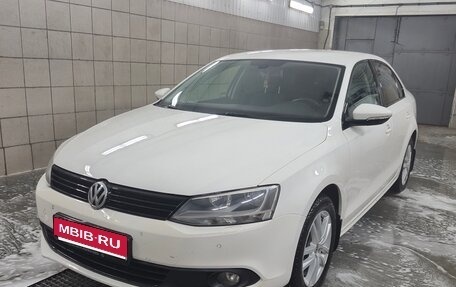 Volkswagen Jetta VI, 2013 год, 1 050 000 рублей, 1 фотография